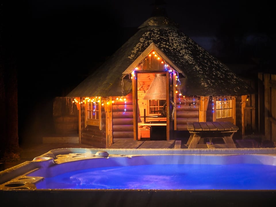 Hot tub and BBQ hut