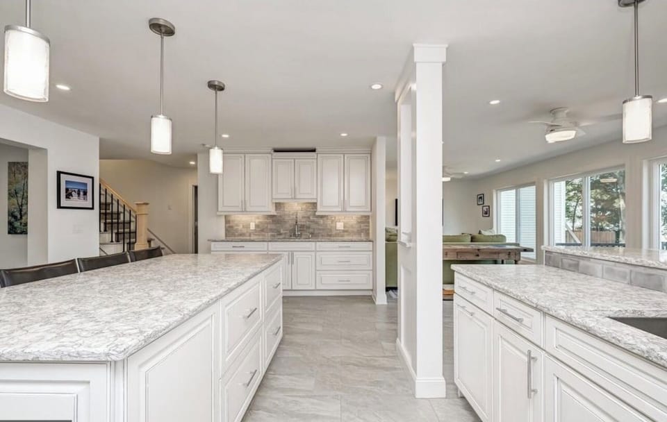 Chef’s dream kitchen. Gas stove, 2x oven, pot filler, coffee maker -cone filters