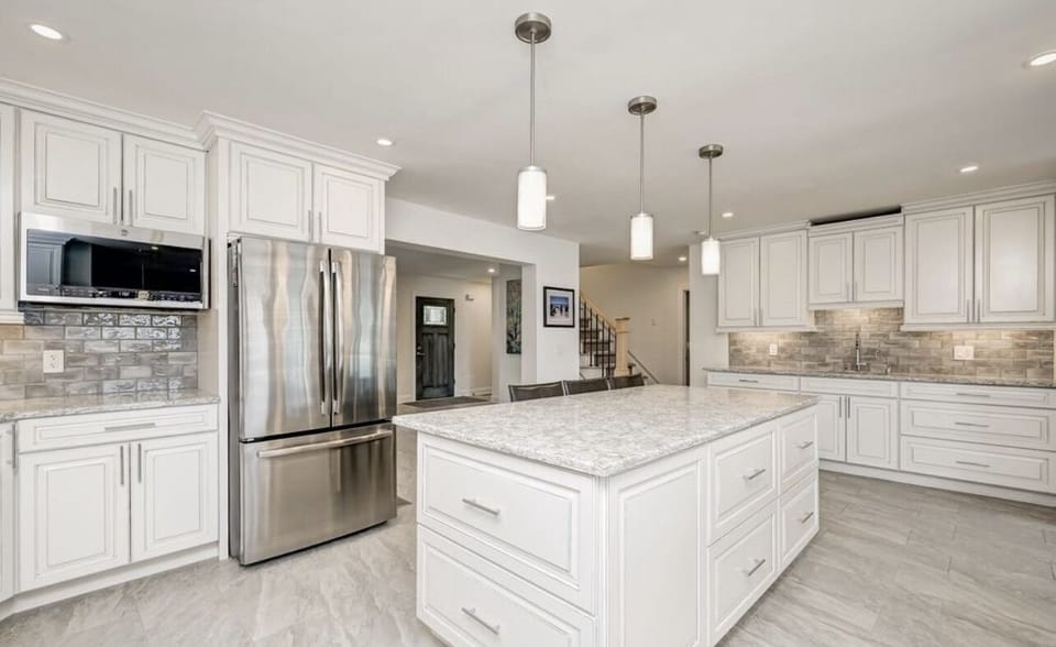 Chef’s dream kitchen. Gas stove, 2x oven, pot filler, coffee maker -cone filters