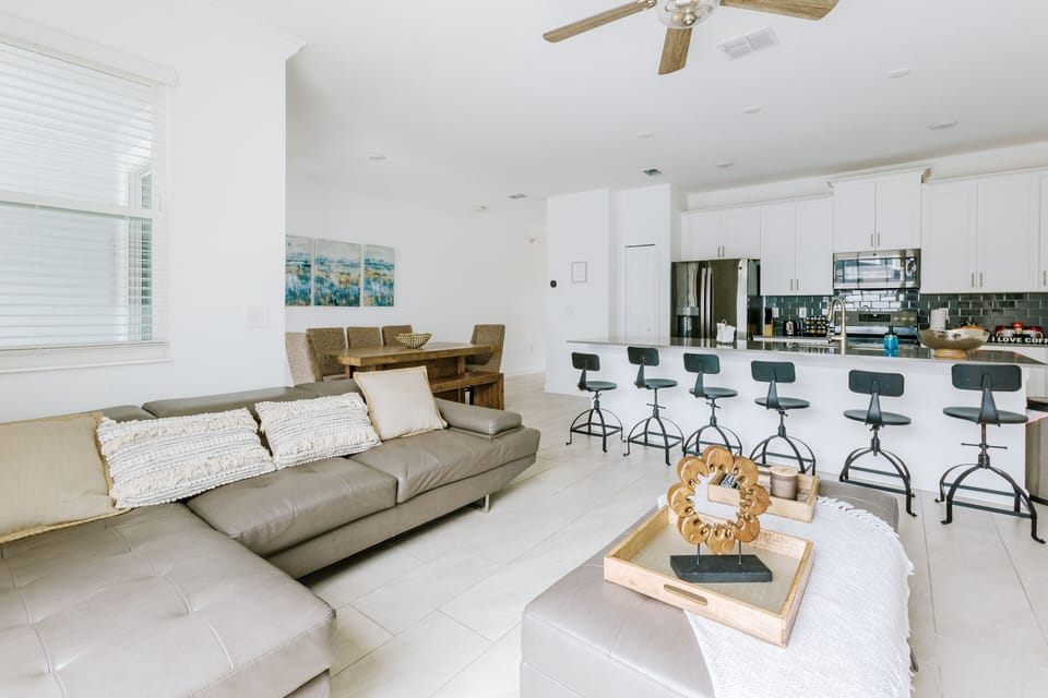 Beautiful and comfortable Living Room.