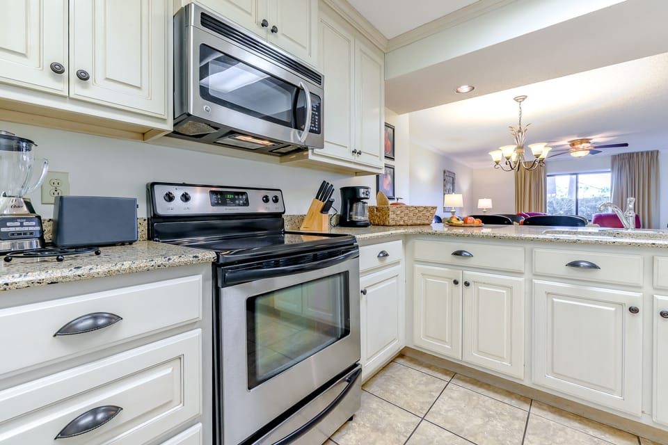 Full sized kitchen