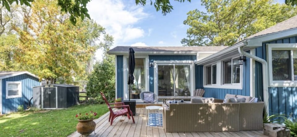 Deck facing lake