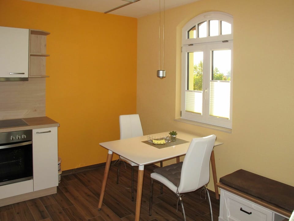 Table, Property, Furniture, Building, Window, Wood, Cabinetry, Cooktop, Gas Stove