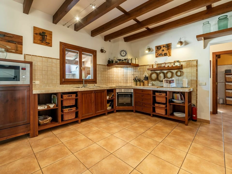 Cabinetry, Furniture, Property, Countertop, Wood, Interior Design, Kitchen, Lighting, Drawer, Flooring