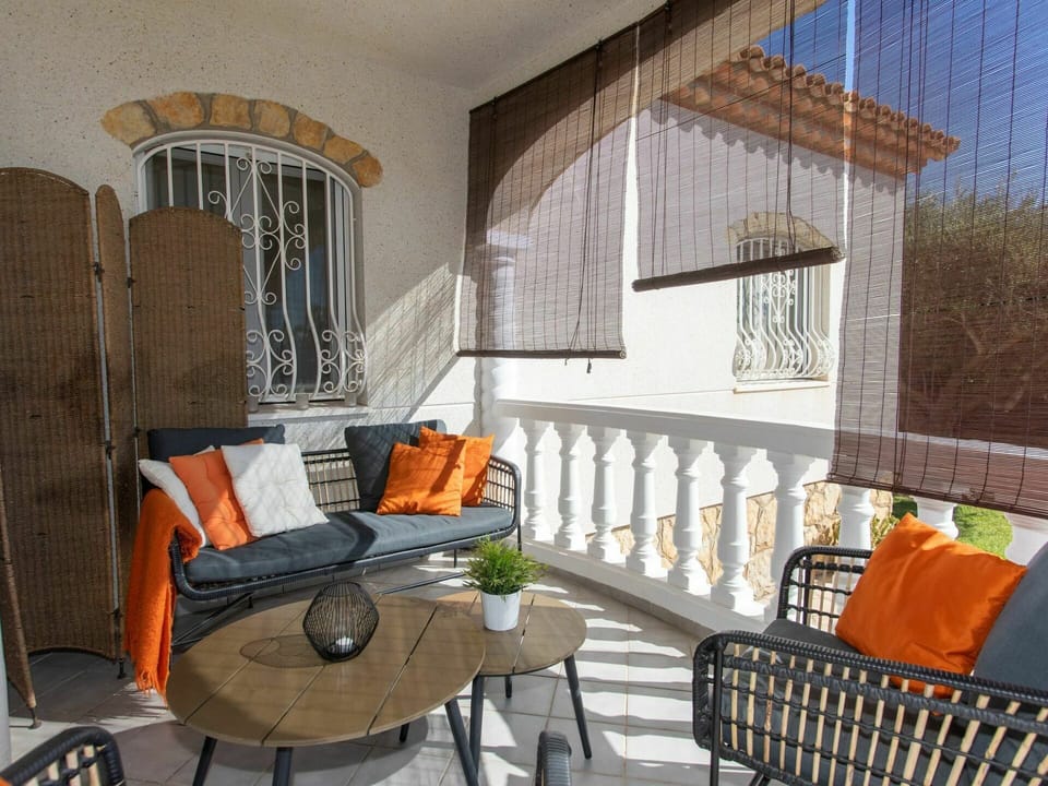 Property, Furniture, Building, Table, Wood, Interior Design, Shade, Outdoor Furniture, Plant, Chair