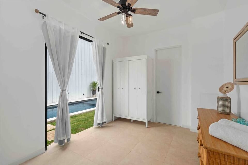 Master Bed Balcony Access