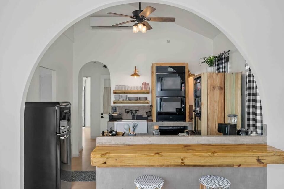 Main house full kitchen 