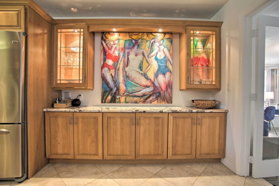 Kitchen | Blender | Paper Towels/Trash Bags Provided