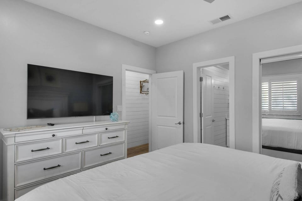 Master King Suite with tv, private bathroom