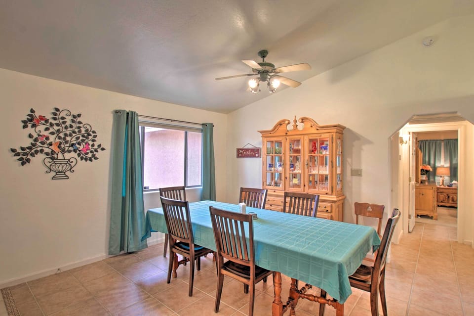 Dining Area | Dishware & Flatware Provided