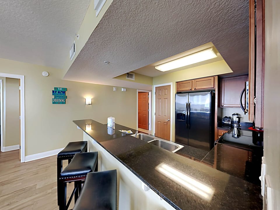 Kitchen Bar - Breakfast Bar Seats Four