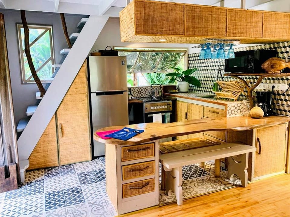The fitted kitchen