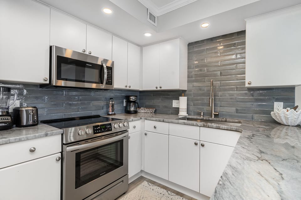 Kitchen - The kitchen features granite counter tops, new cabinets, stainless steel appliances and a gorgeous tiled backsplash!