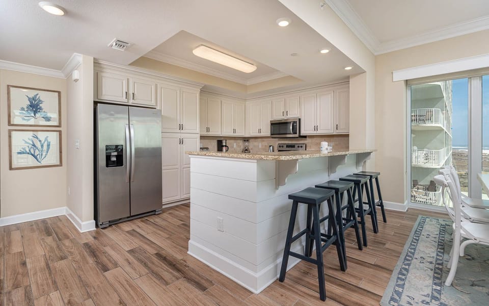 Wake up with morning coffee at the breakfast bar and get ready for a beach day in this stylish space