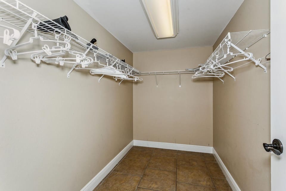 Master Closet 1.0