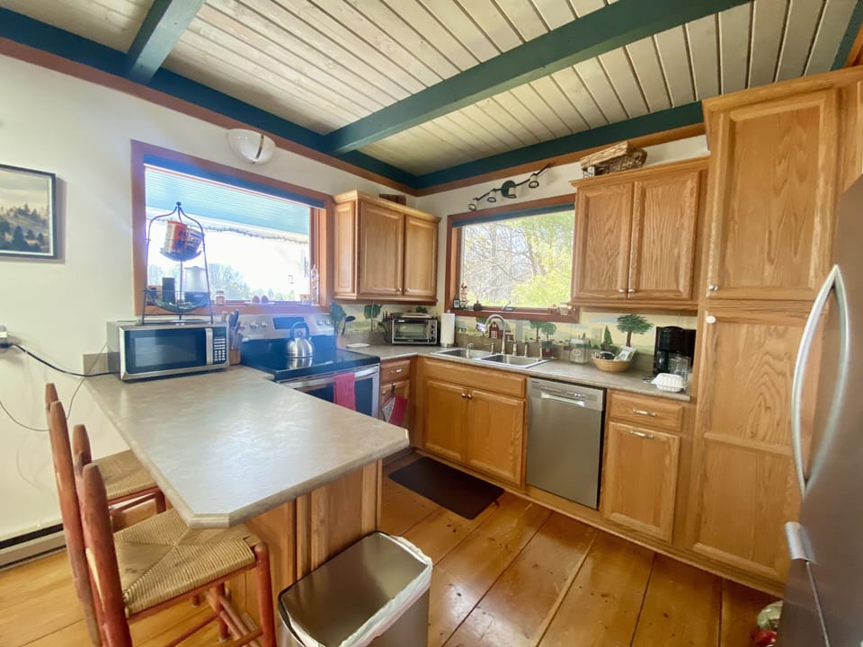 Bakeware, cookware and a large space for home cooked meals and family time