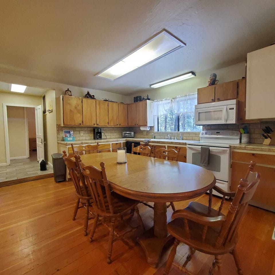 Kitchen / Dinning