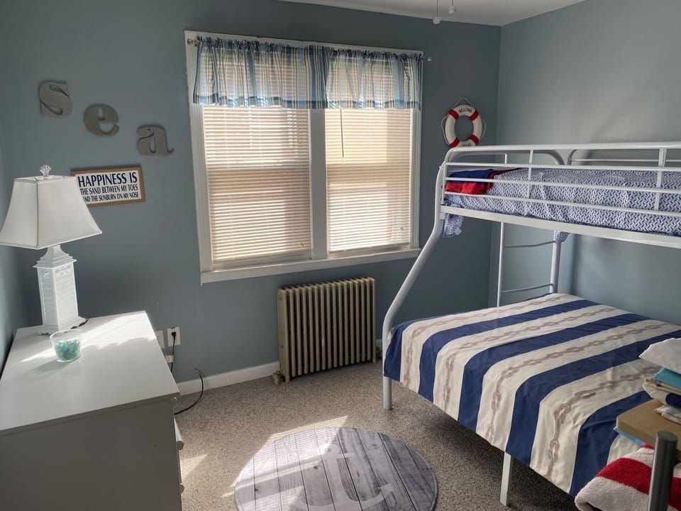 3rd Bedroom bunk beds full mattress and single on top 