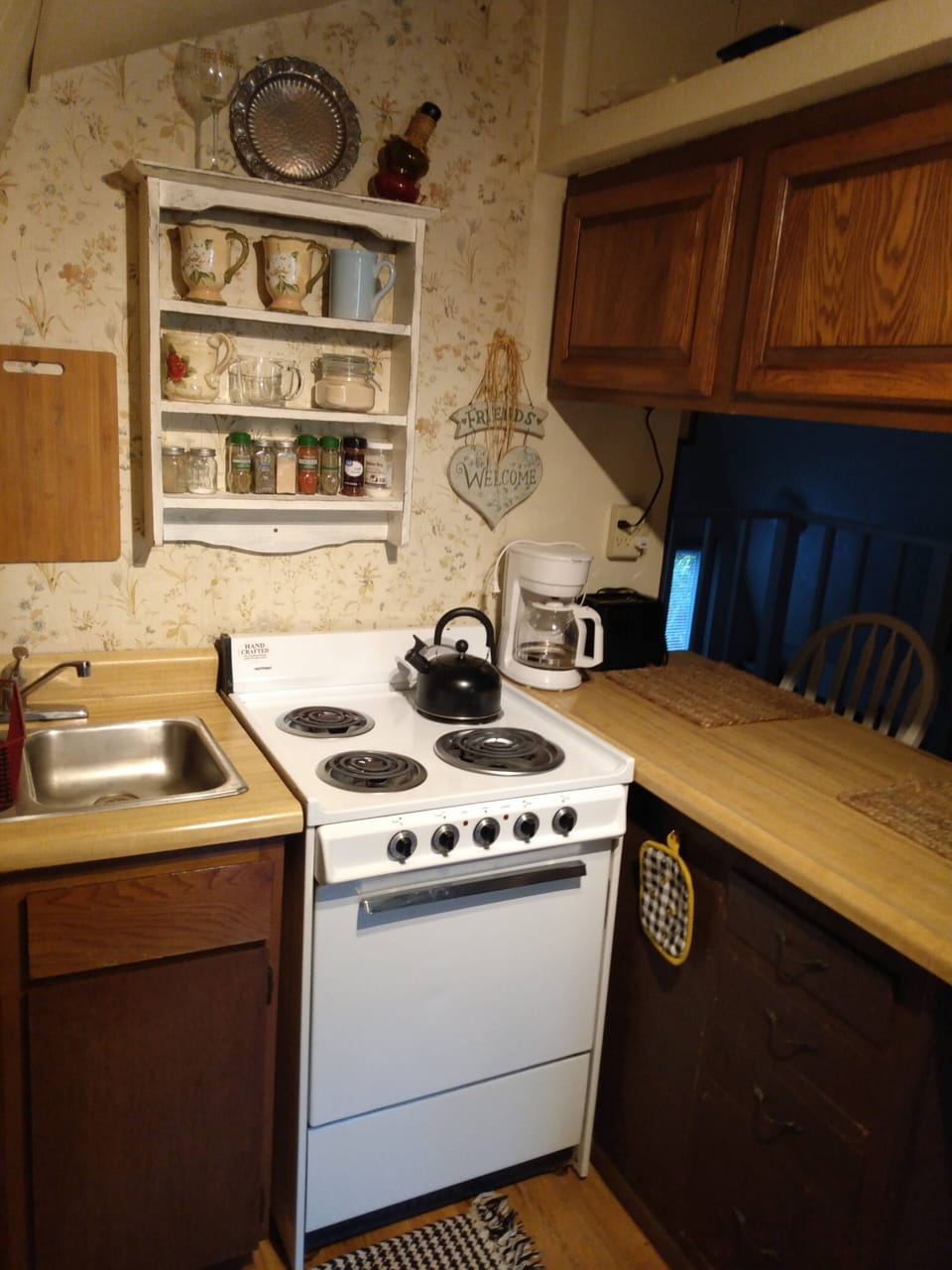 4  top burners stove and oven