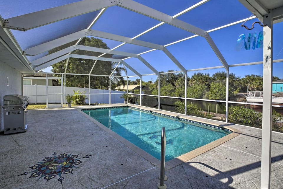 Private Patio | Gas Grill | Screen Currently Unavailable Due to Hurricane