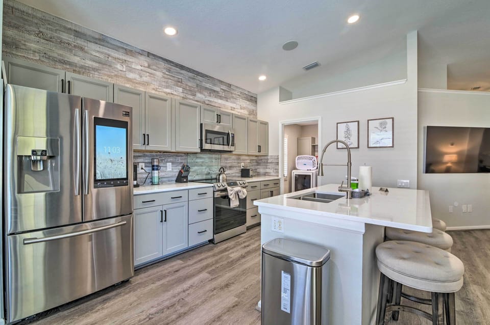 Kitchen | Fully Equipped | Cooking Basics | Coffee Maker | Dishware/Flatware