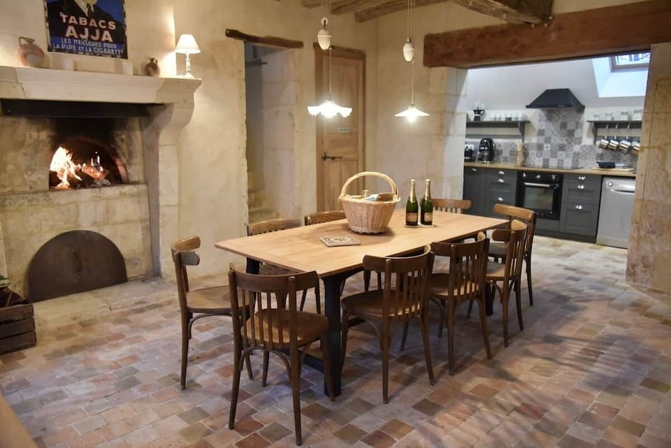 Salle à manger avec four à pain