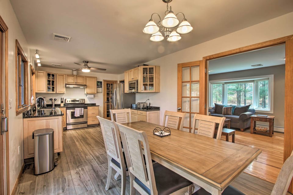 Dining | Dishware & Flatware Provided