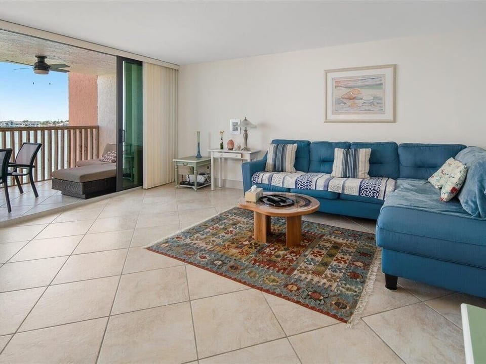 Spacious Modern Main Living Area