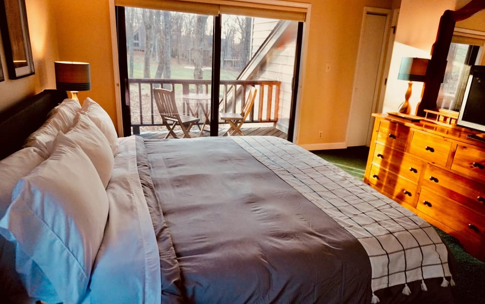 King suite with private deck, bathroom with separate shower, jetted tub.