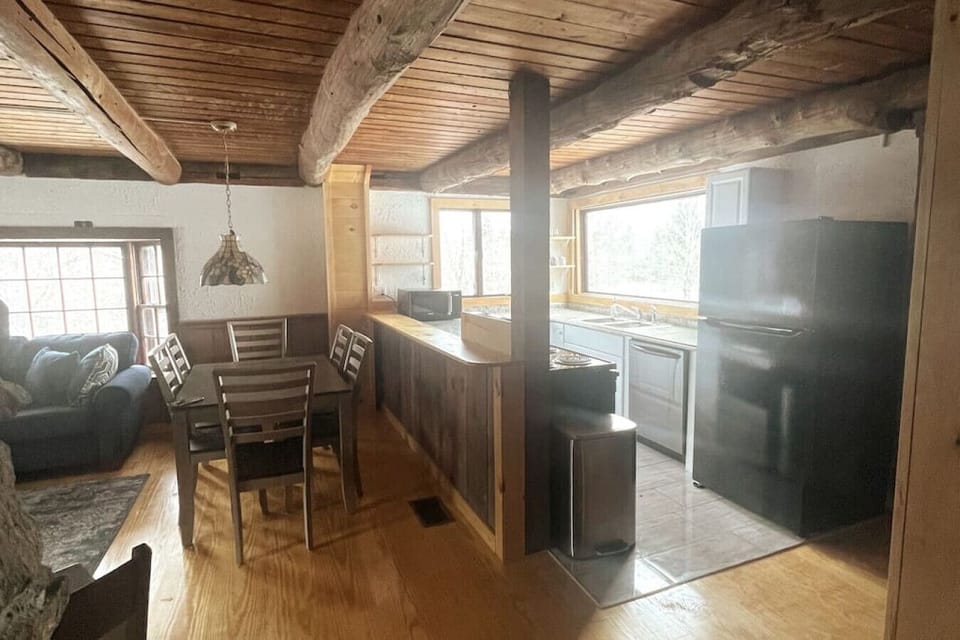 Dining table seats 6. Fully equipped kitchen