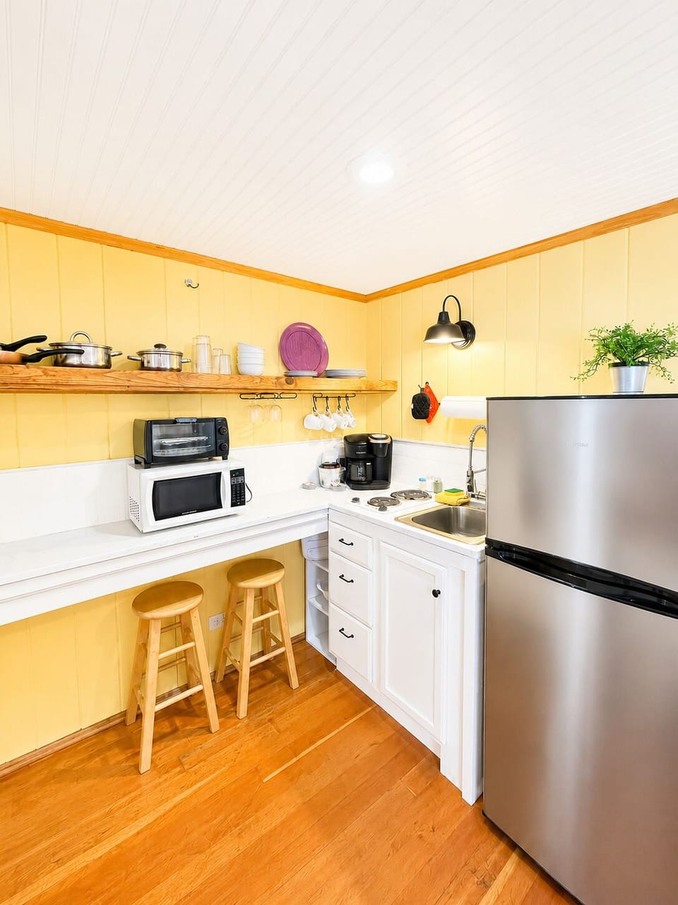 Kitchenette pic 1