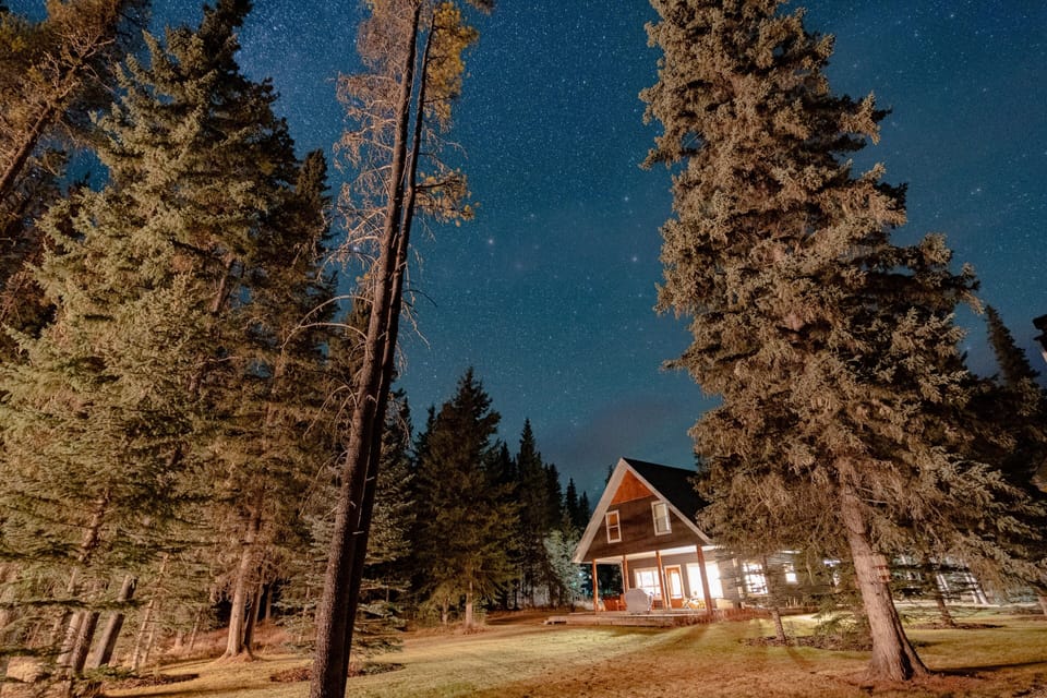 You can touch with night sky in Nordegg!