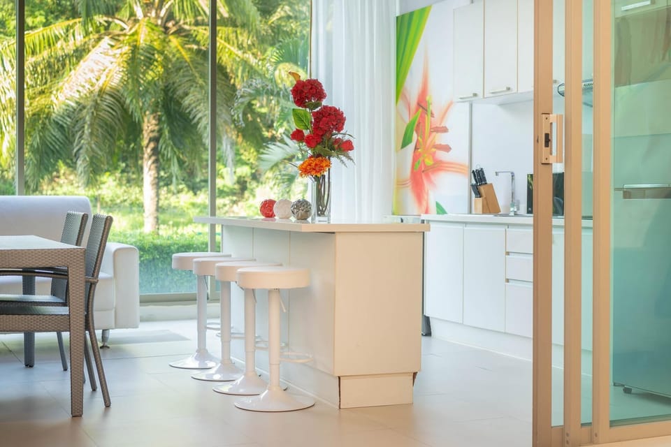 Modern apartment-pool access, fast WIFI, washer (15624)