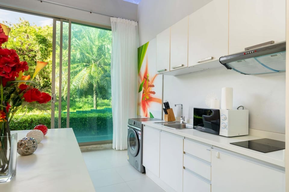 Modern apartment-pool access, fast WIFI, washer (15629)