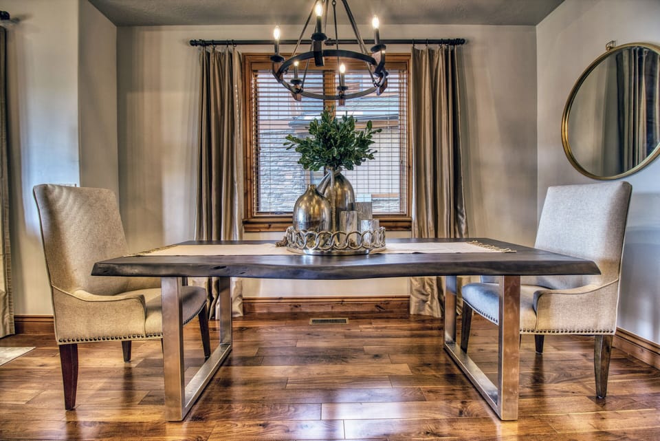 Dining Room - seats up to 8