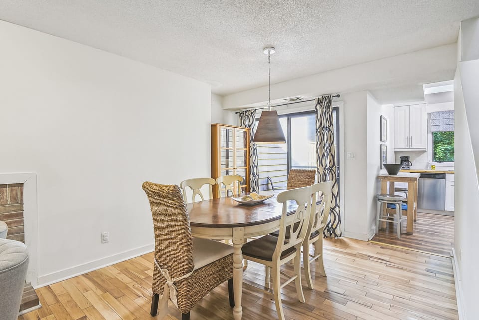 Main Level,Dining Area,