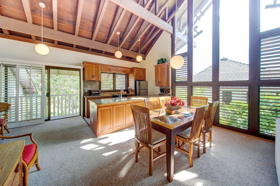 Dining area for 6 and well equipped kitchen