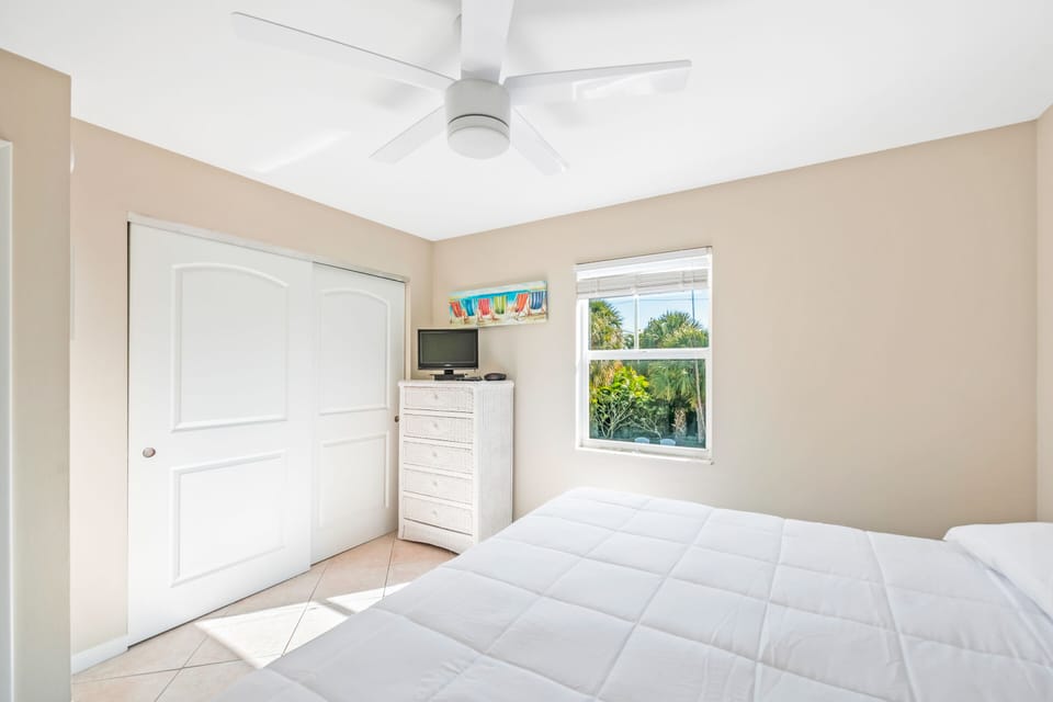 Second Bedroom - King