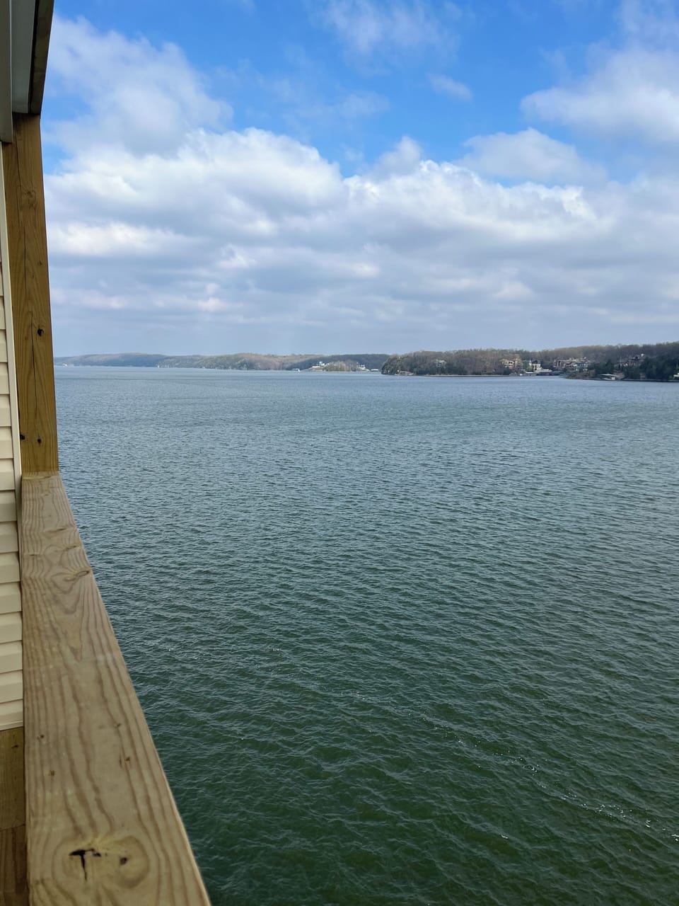 New! Lg private covered deck w/seating,main channel lake view grill & fan