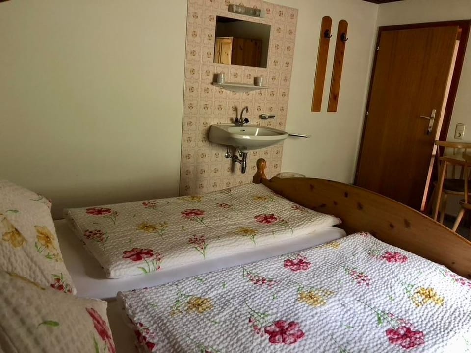 Double room, shower/toilet on the floor - Oberer Gollmitzer, Ferienhof House in Carinthia, Austria