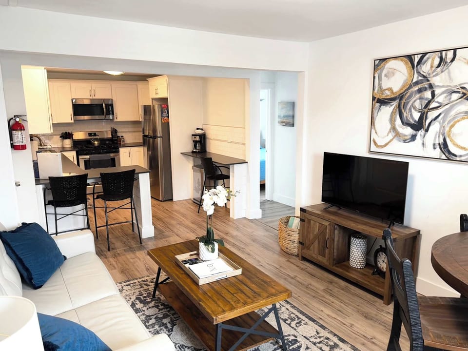 Open Living room/kitchen