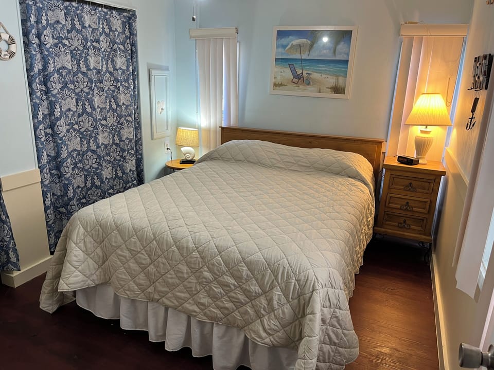 Master queen suite