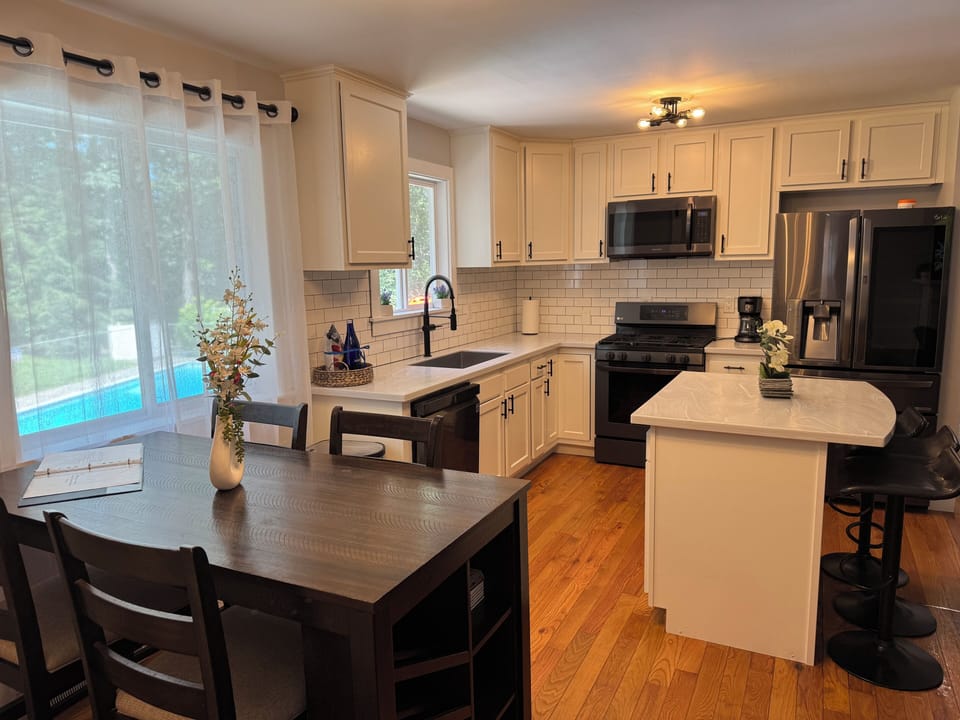 Eat in kitchen