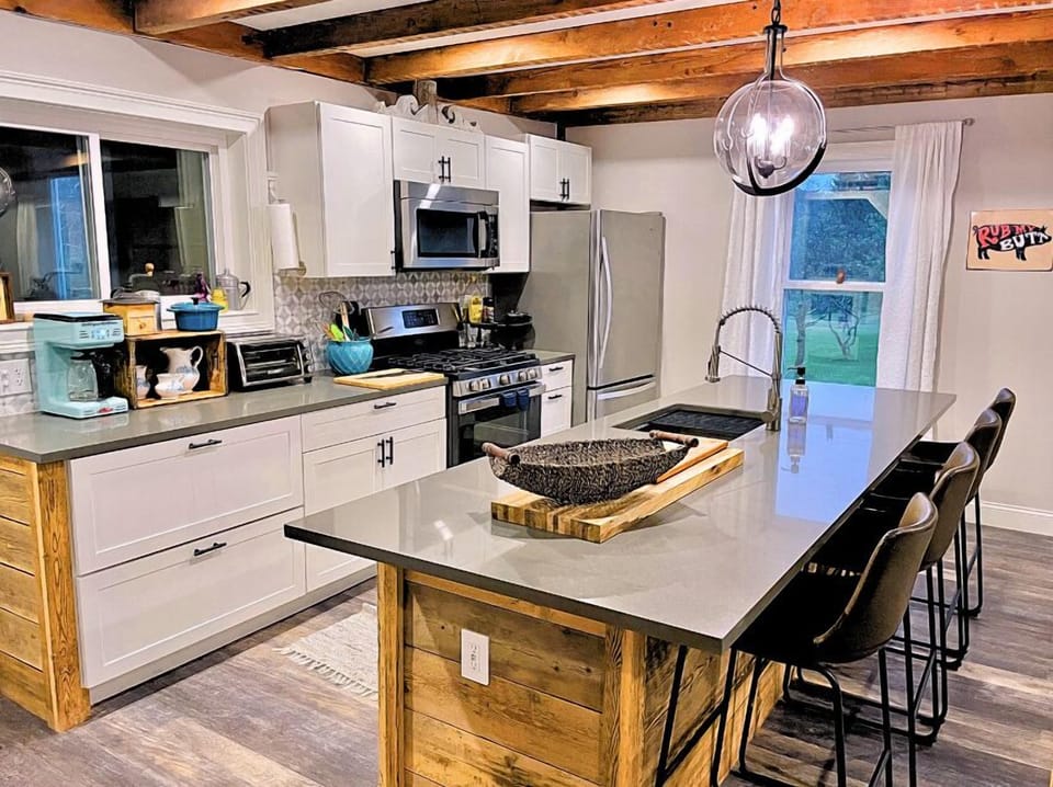Dishwasher isn't visible but is to the right of the sink