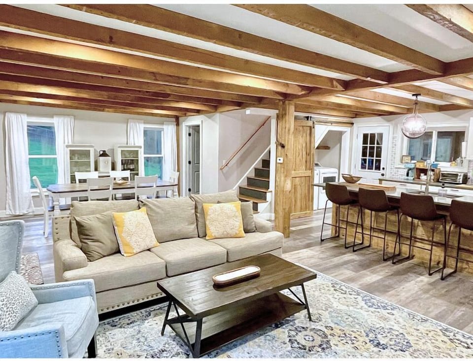Our other VRBO listings:
"Front Cottage" #2580228 
"2 Cottage Bundle" #2589854