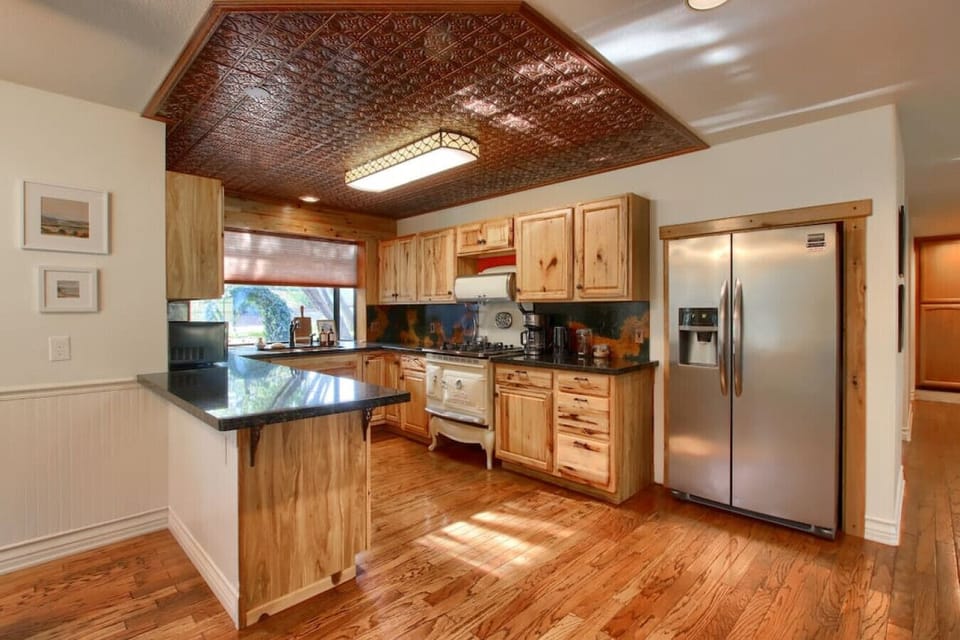 Newly remodeled and super cute!