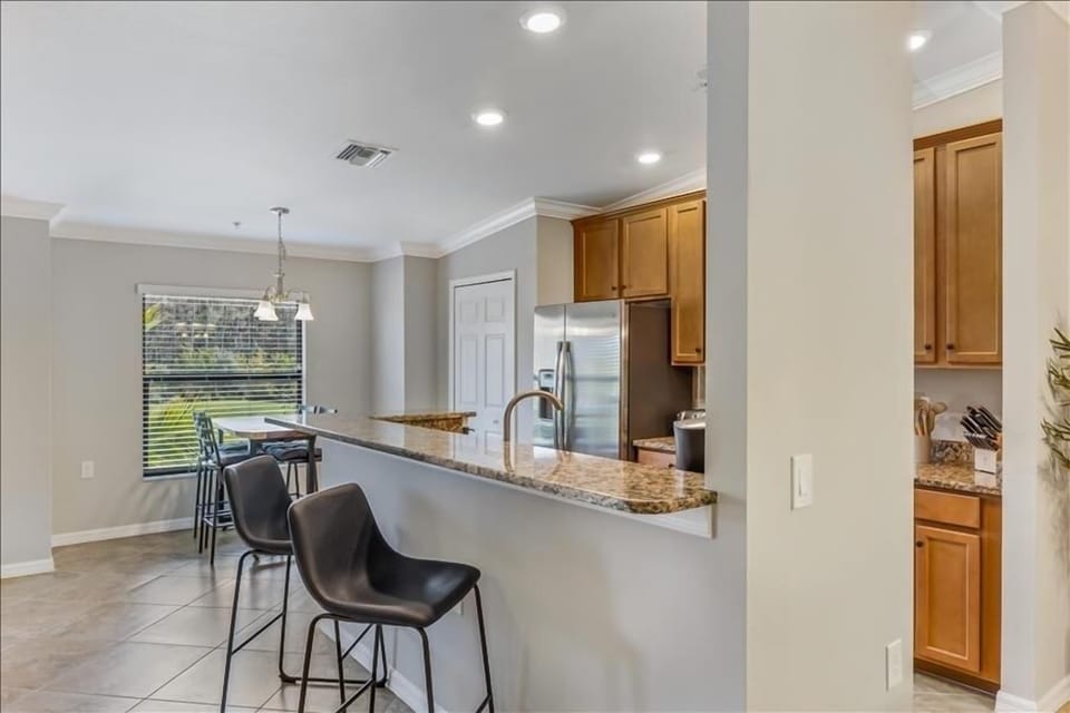 Breakfast Bar, Seating for 2