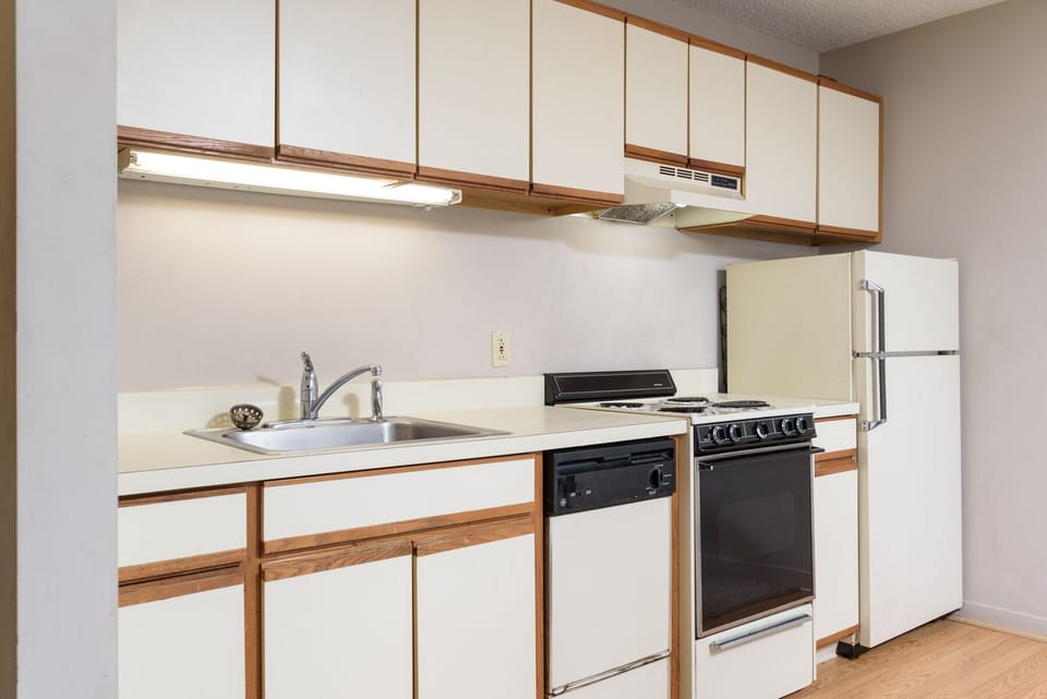 Kitchen with refrigerator, oven range, sink and dishwasher