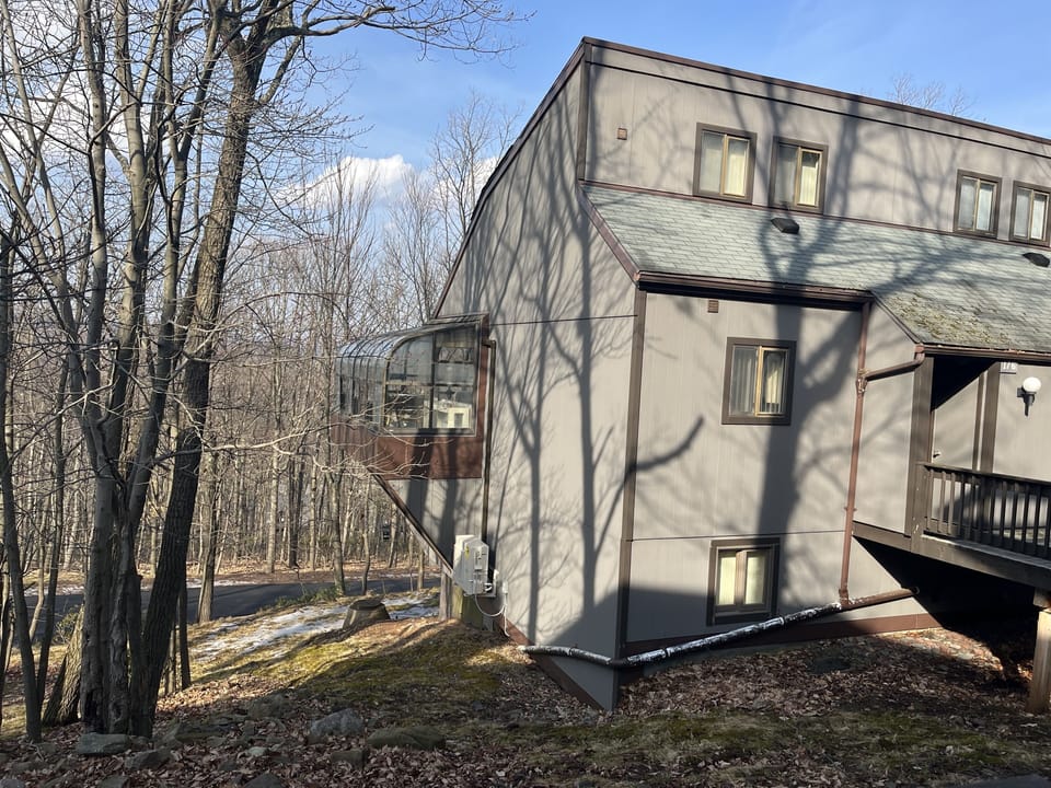 Corner unit with glass atrium