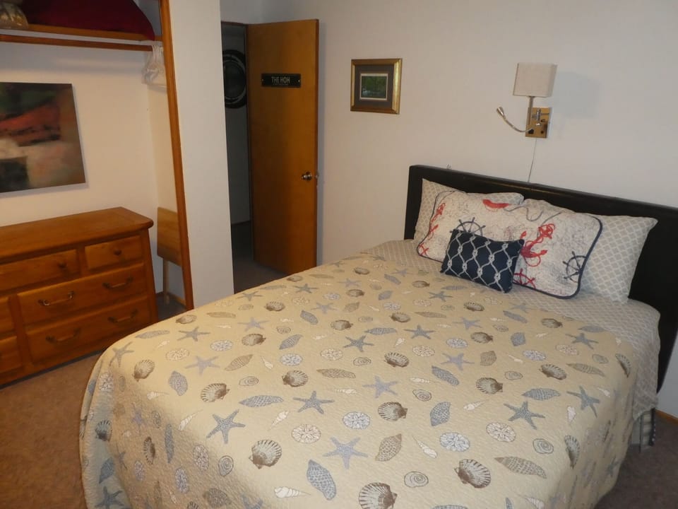 The Hoh bedroom (bedroom 2).